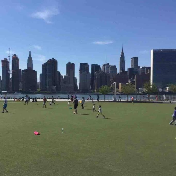 2 Bedrooms 1 Stop From Manhattan - Free Parking And First Floor ! Apartamento Nova York